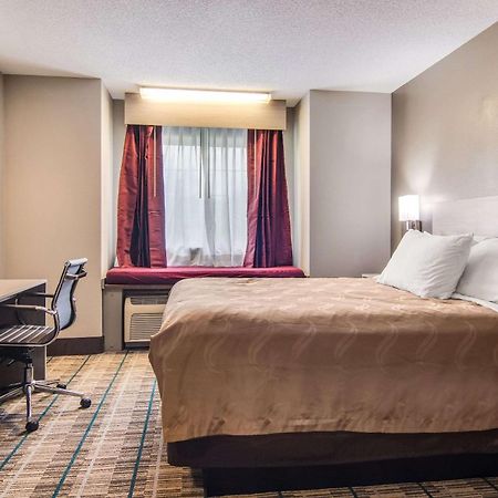 Quality Inn & Suites Grove City-Outlet Mall Kültér fotó