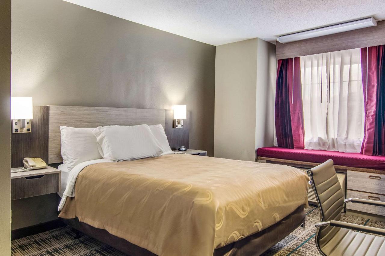Quality Inn & Suites Grove City-Outlet Mall Kültér fotó