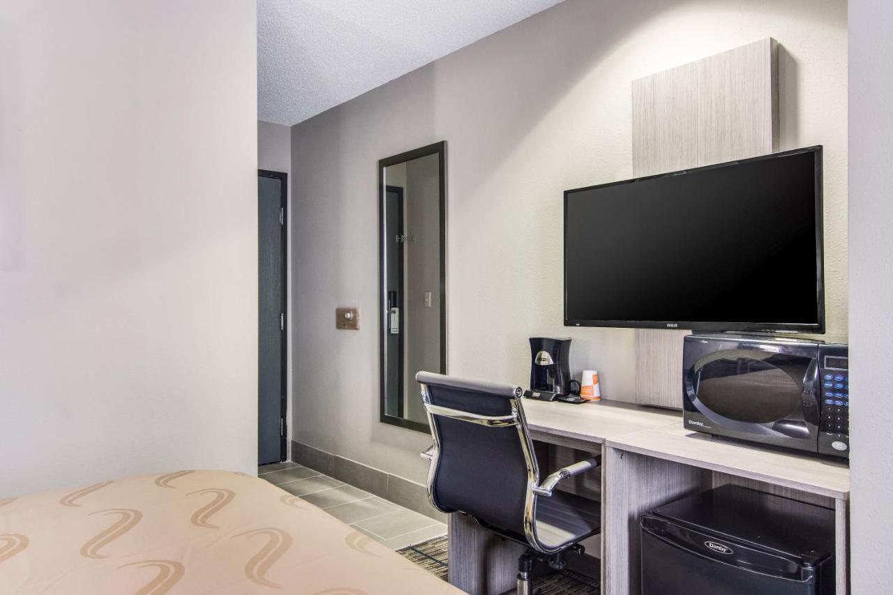 Quality Inn & Suites Grove City-Outlet Mall Kültér fotó