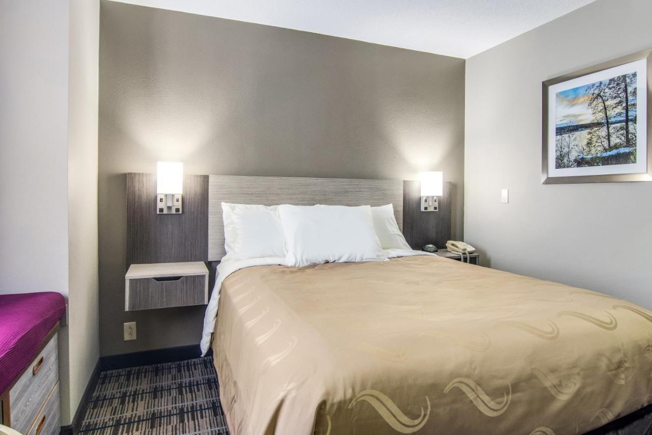 Quality Inn & Suites Grove City-Outlet Mall Kültér fotó