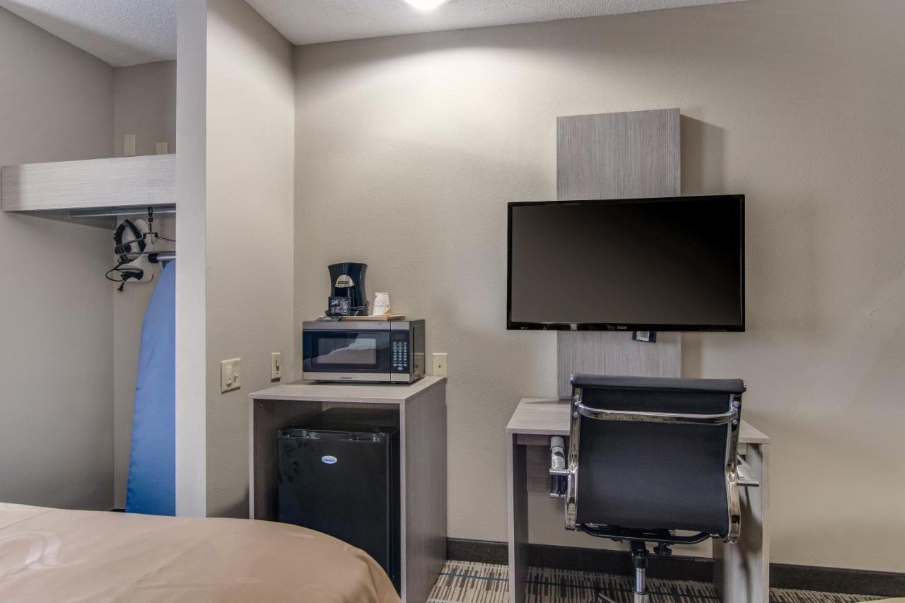 Quality Inn & Suites Grove City-Outlet Mall Kültér fotó