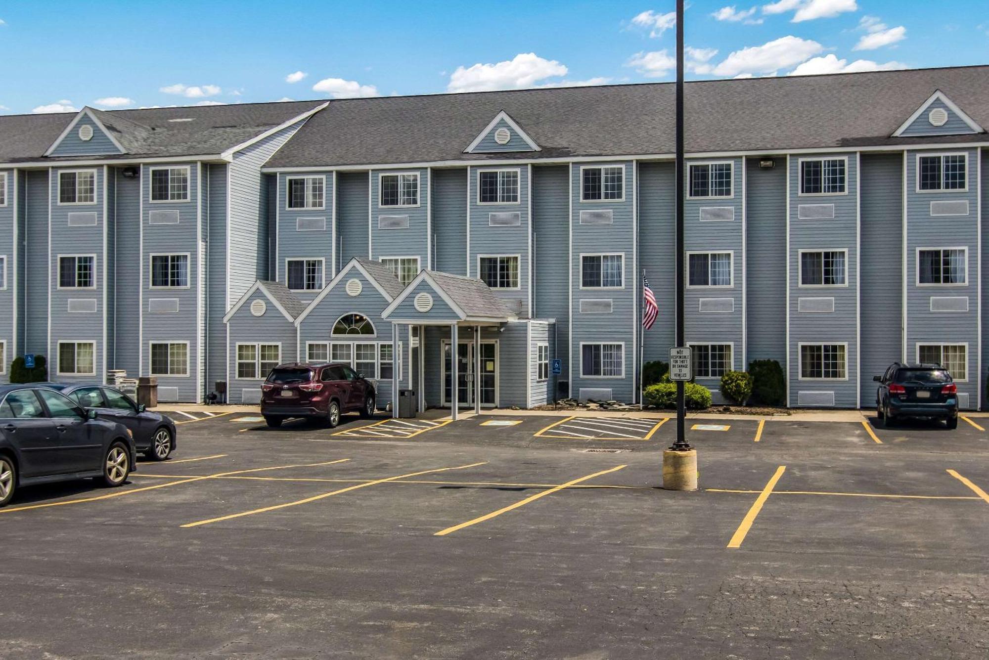 Quality Inn & Suites Grove City-Outlet Mall Kültér fotó