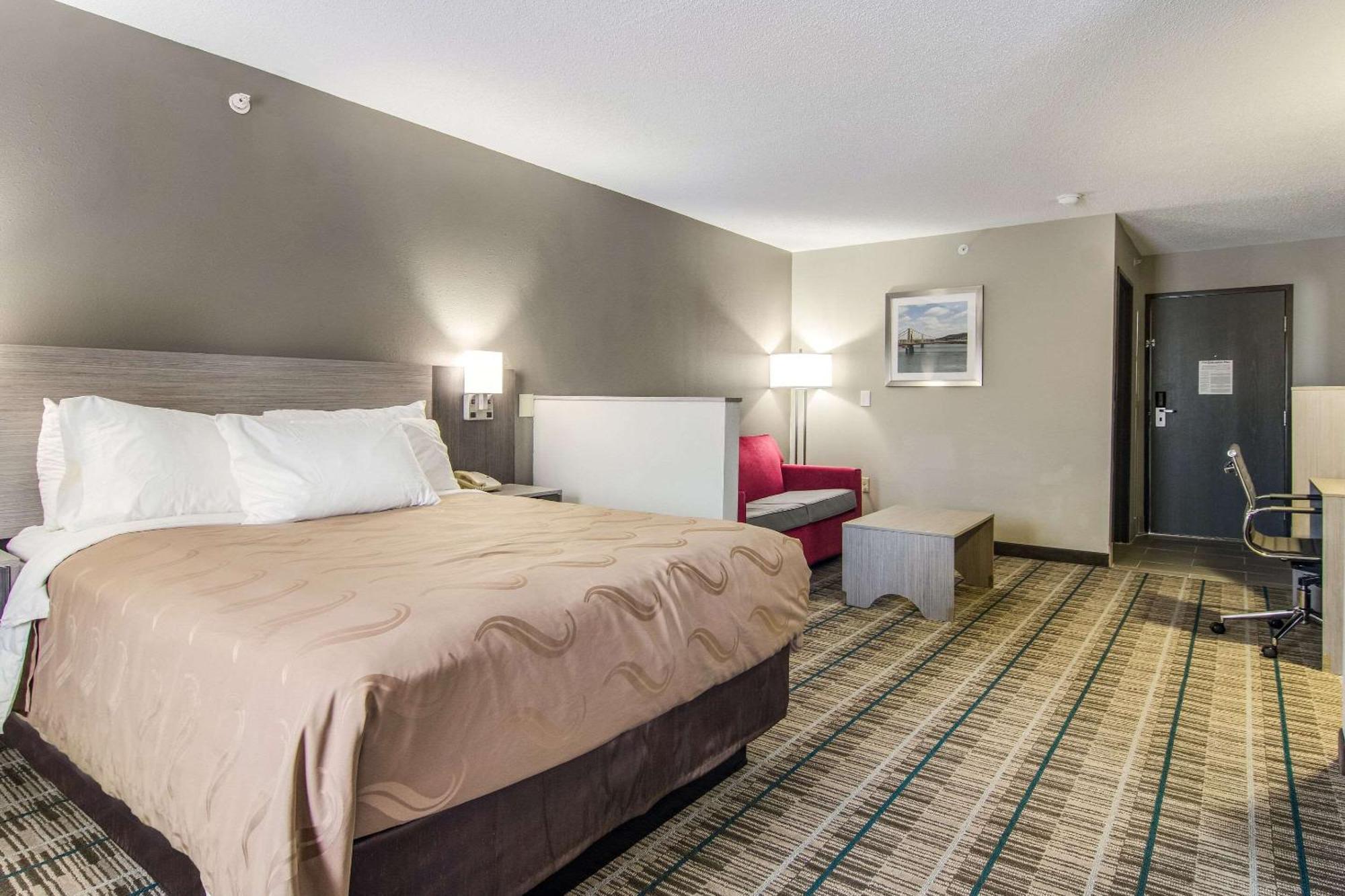 Quality Inn & Suites Grove City-Outlet Mall Kültér fotó