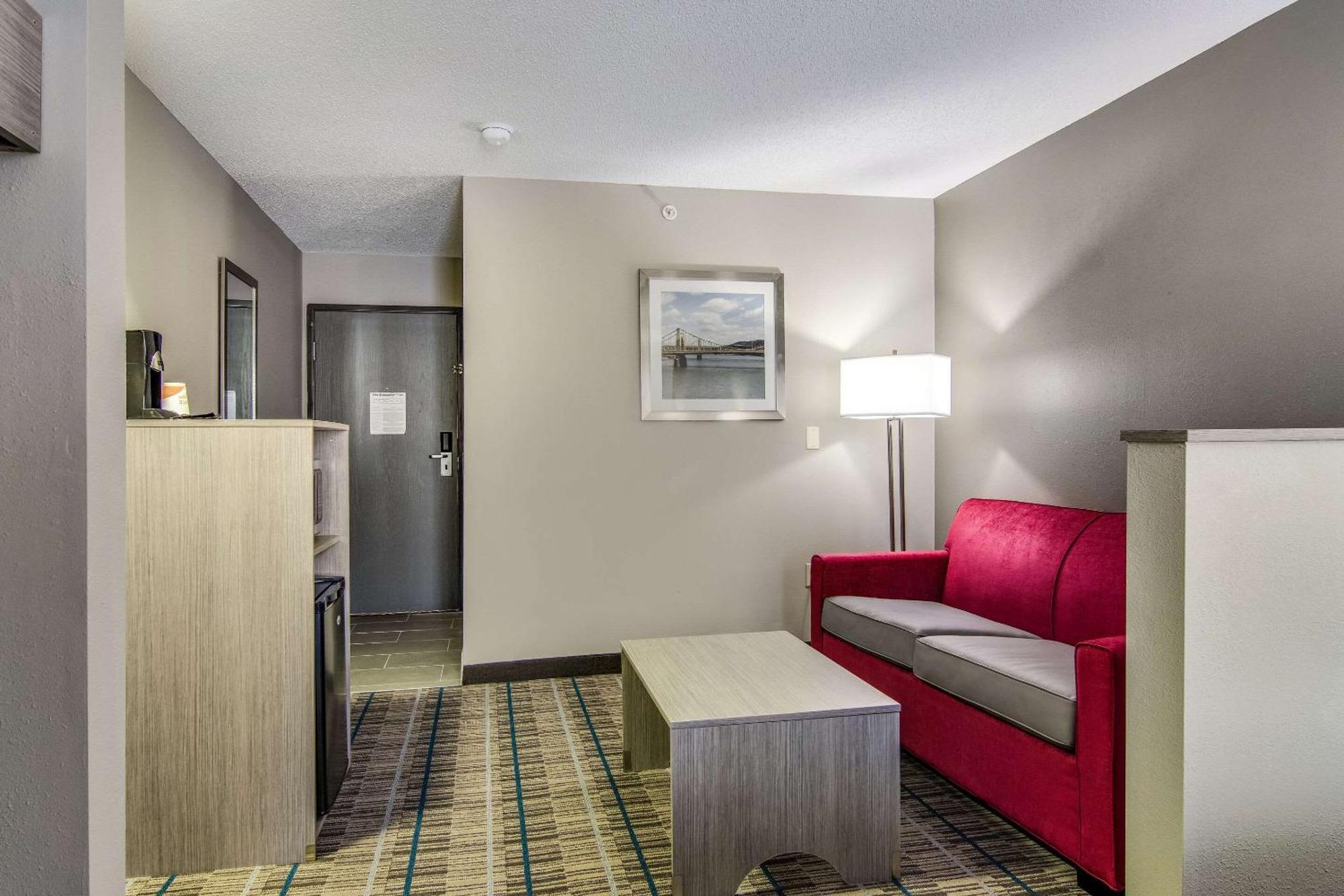 Quality Inn & Suites Grove City-Outlet Mall Kültér fotó