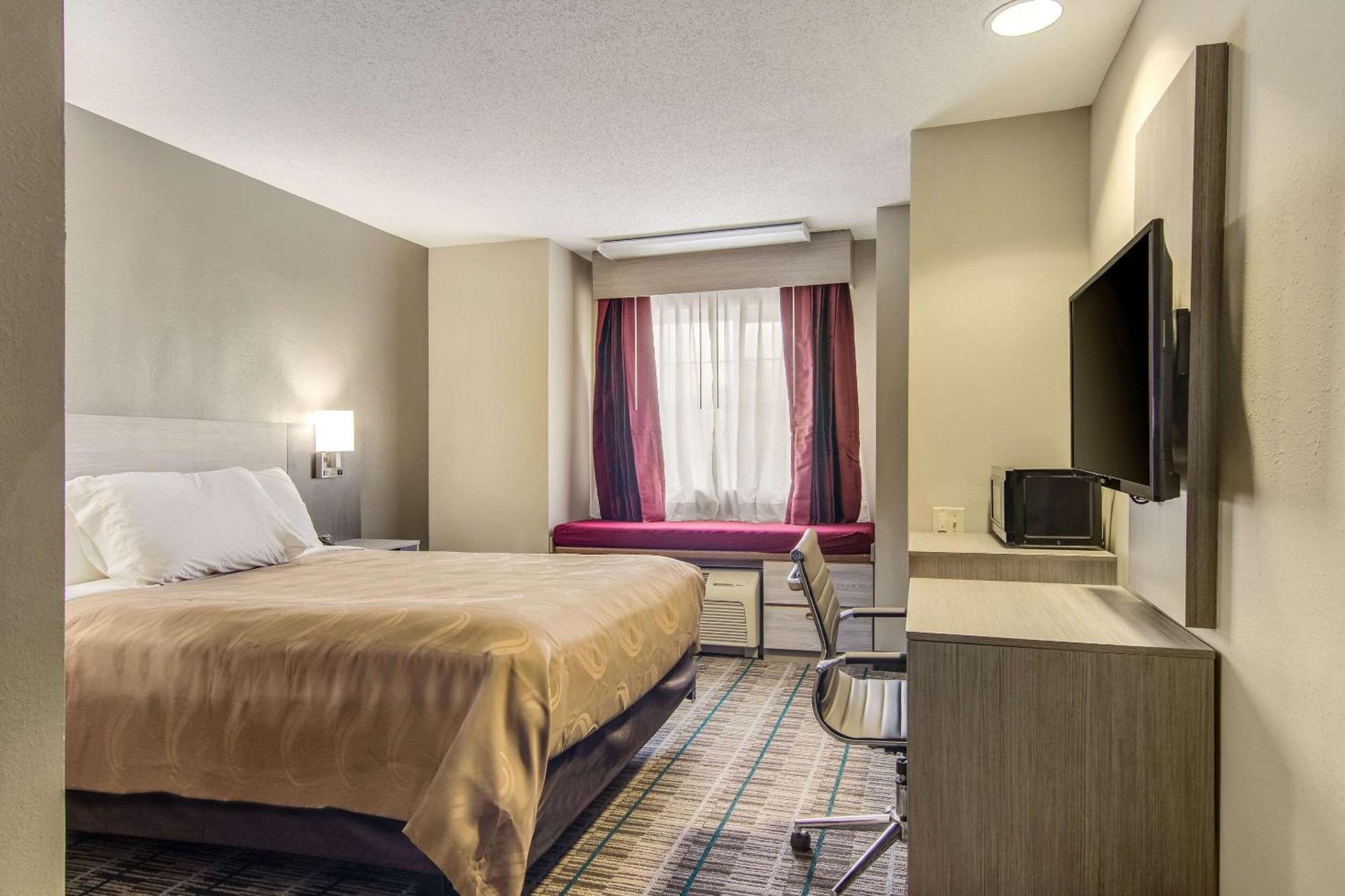 Quality Inn & Suites Grove City-Outlet Mall Kültér fotó