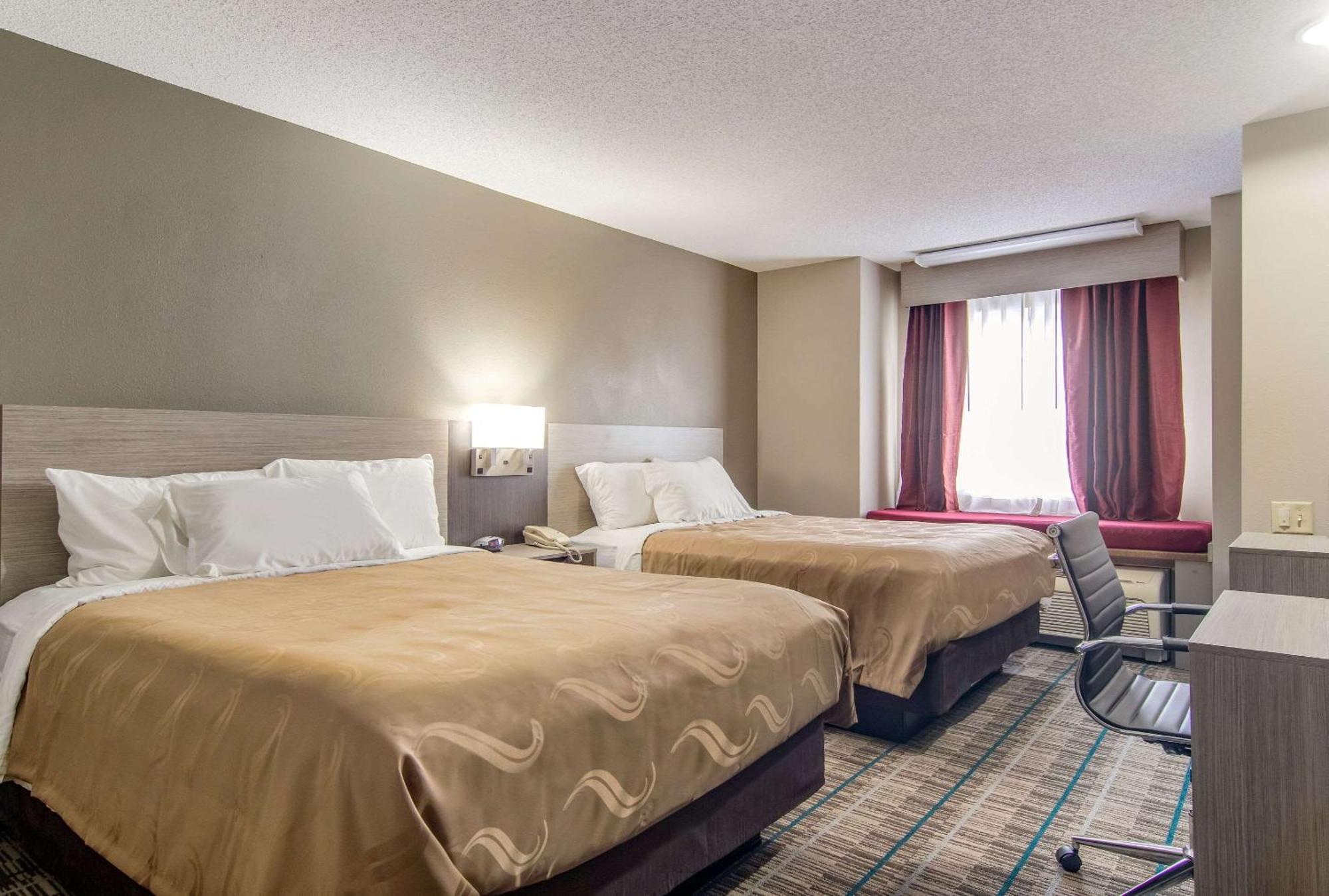 Quality Inn & Suites Grove City-Outlet Mall Kültér fotó