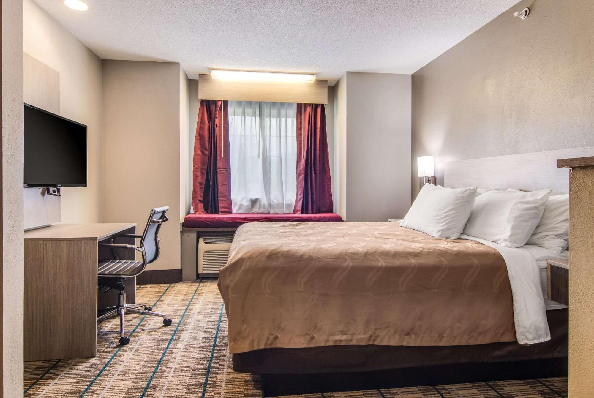 Quality Inn & Suites Grove City-Outlet Mall Kültér fotó